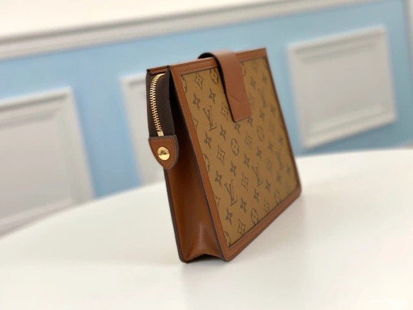 WIS VUITTON LOUIS CHANELUTCH 0823